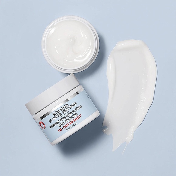 First Aid Beauty Ultra Repair Oil Control Moisturizer 1.7oz - Picture 2 of 3